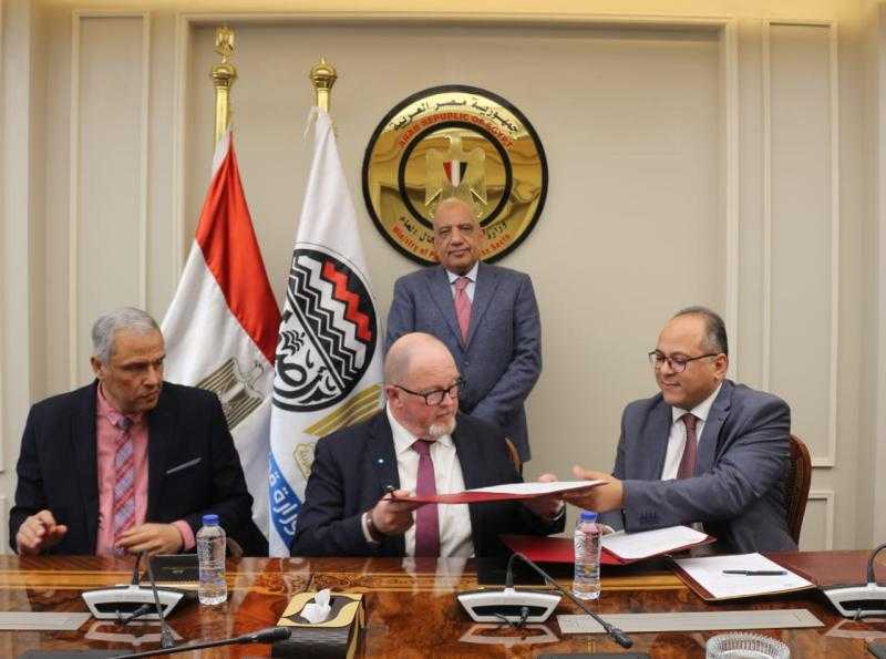 وزير قطاع الأعمال العام يشهد توقيع اتفاقية لإعادة تأهيل شركة الدلتا للأسمدة وتشغيل مصنعى الأمونيا واليوريا