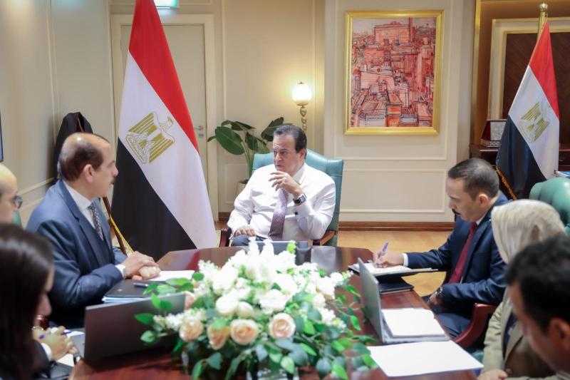 وزير الصحة يوجه بتكثيف الإجراءات الوقائية للاكتشاف المبكر ومنع دخول أي أمراض معدية من الخارج