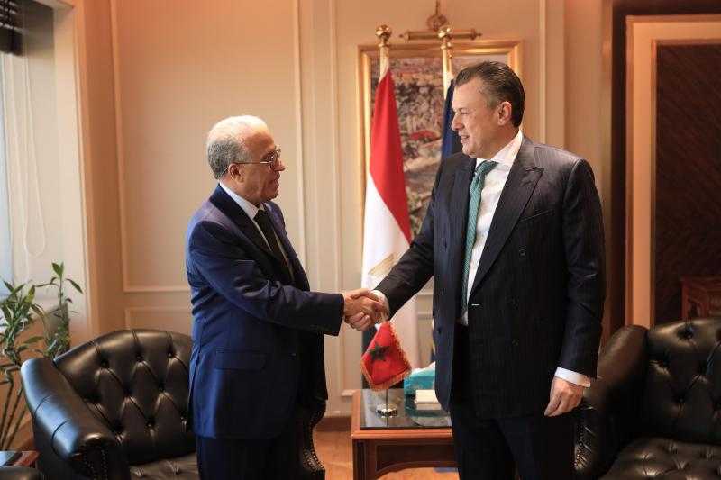وزير السياحة يبحث مع سفير المملكة المغربية بالقاهرة سبل التعاون بين البلدين
