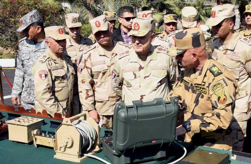 رئيس الأركان يتفقد نظم وأساليب التدريب القتالي للفرد المقاتل بقيادة قوات الصاعقة
