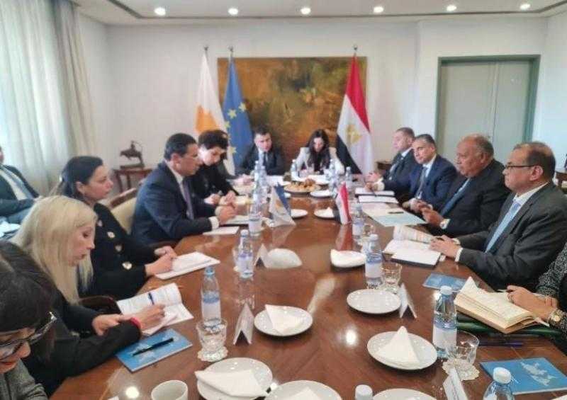 وزيرا خارجية مصر وقبرص يترأسان جلسة المباحثات الثنائية الموسعة