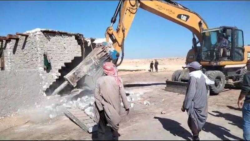محافظ أسيوط: إزالة 24 حالة تعدٍ على أراضي الدولة بـ3 مراكز