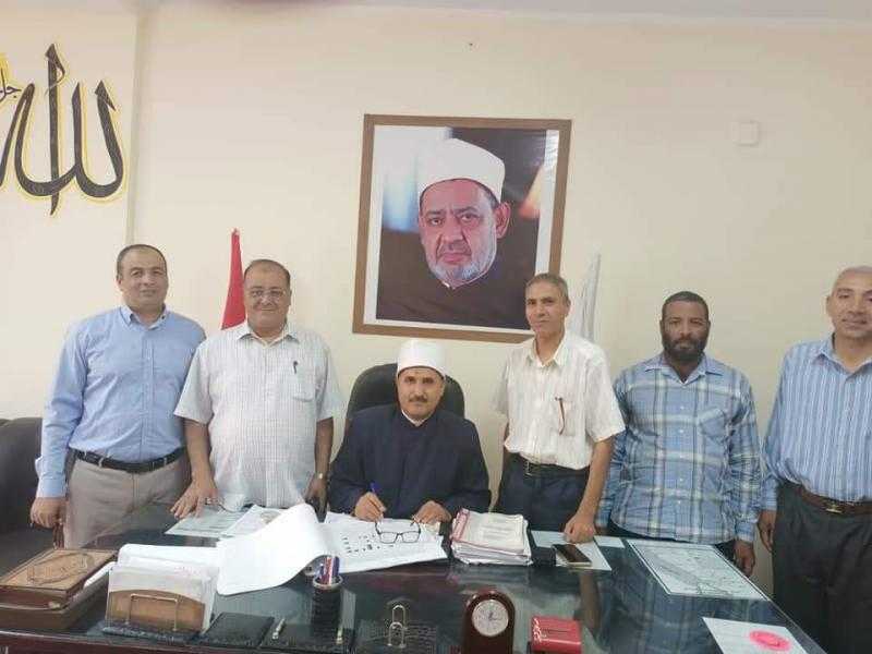 رئيس منطقة البحر الأحمر الأزهرية يتسلم نتيجة الشهادتين الابتدائية والإعدادية لمعاهد المنطقة