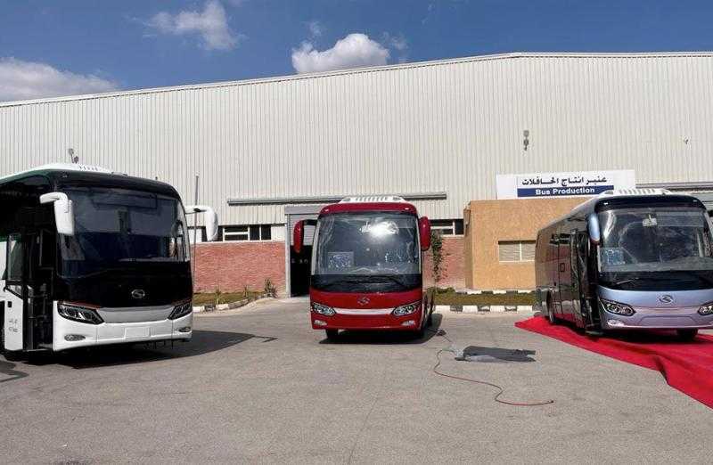 مسئولو ”الإسكان” يزورون مصنعا جديدا لتجميع حافلات النقل بتوسعات المنطقة الصناعية بالسويس الجديدة
