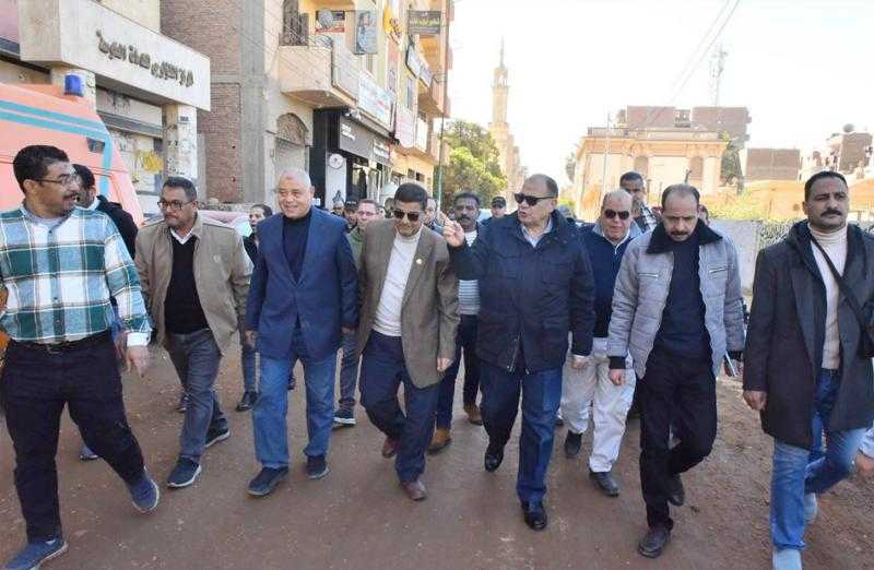 محافظ أسيوط يتفقد أعمال رصف شوارع منفلوط ضمن مشروعات الخطة الاستثمارية| صور