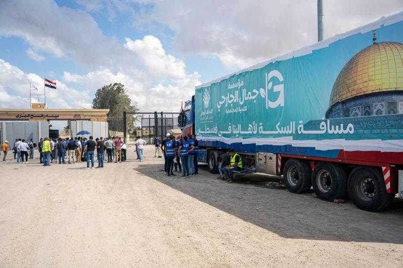 إدخال 75 شاحنة مساعدات عبر معبر رفح إلى قطاع غزة