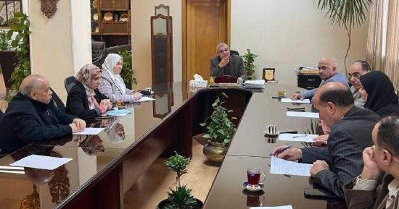 رئيس جامعة الزقازيق يناقش الخطة الاستراتيجية للقطاعات والإدارات المختلفة