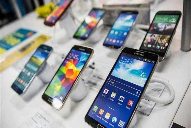 شعبة المحمول تناقش وقف الاستيراد الفردي لأجهزة التليفونات الحديثة