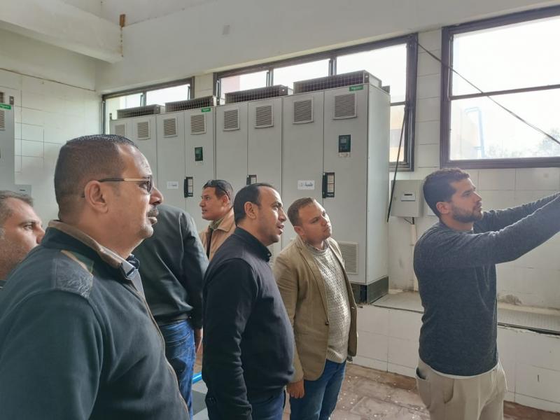 وزير الإسكان يتابع موقف مشروعات المرافق والطرق والتطوير الجارية بمدن القاهرة الجديدة وبدر والشروق