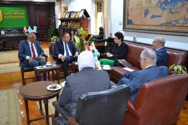 رئيس جامعة الإسكندرية يستقبل سفيرة دولة قبرص لبحث التعاون المشترك