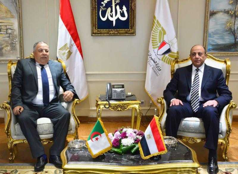 وزير الطيران يبحث مع السفير الجزائري تعزيز سبل التعاون المشترك