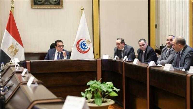 وزير الصحة يعقد اجتماعًا لمتابعة الموقف التنفيذي لخدمات الطوارئ والسلامة العامة