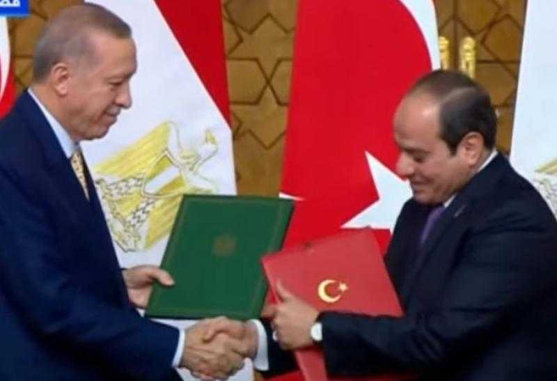 السيسي وأردوغان يوقعان الإعلان المشترك حول إعادة تشكيل مجلس التعاون الإستراتيجي رفيع المستوى بين البلدين