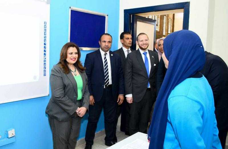 وزيرة الهجرة تزور مدرسة إيجيبت جولد للتكنولوجيا التطبيقية بمدينة العبور