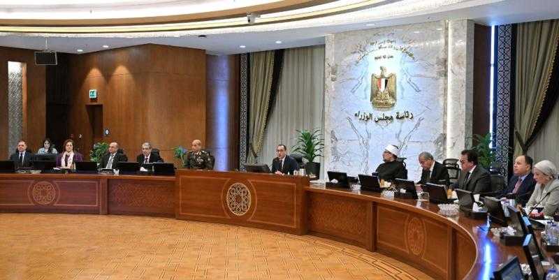رئيس الوزراء يتابع الجهود الخاصة بتوافر السلع في الأسواق