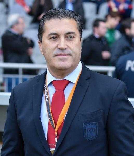 مدرب الأهلي السابق يقترب من تدريب منتخب الجزائر