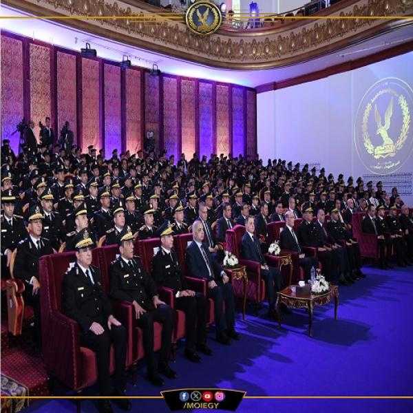 وزير الداخلية يكرم أسماء شهداء الشرطة والمصابين والمتميزين