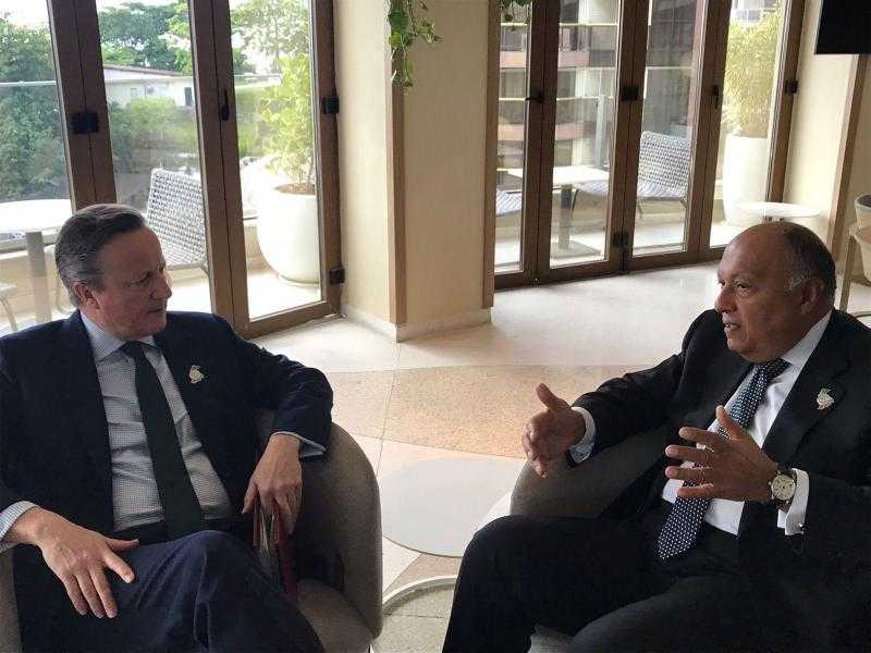 وزير الخارجية يبحث مع نظيره البريطاني مستجدات الأوضاع الأمنية والإنسانية في قطاع غزة |صور
