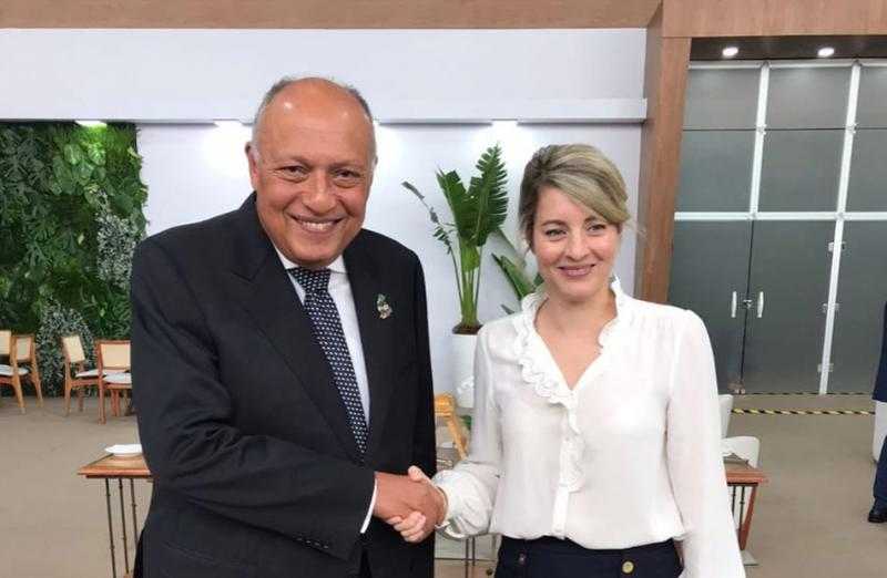 وزير الخارجية يبحث مع نظيرته الكندية سبل التعامل مع التحديات ذات الصلة بالوضع في غزة