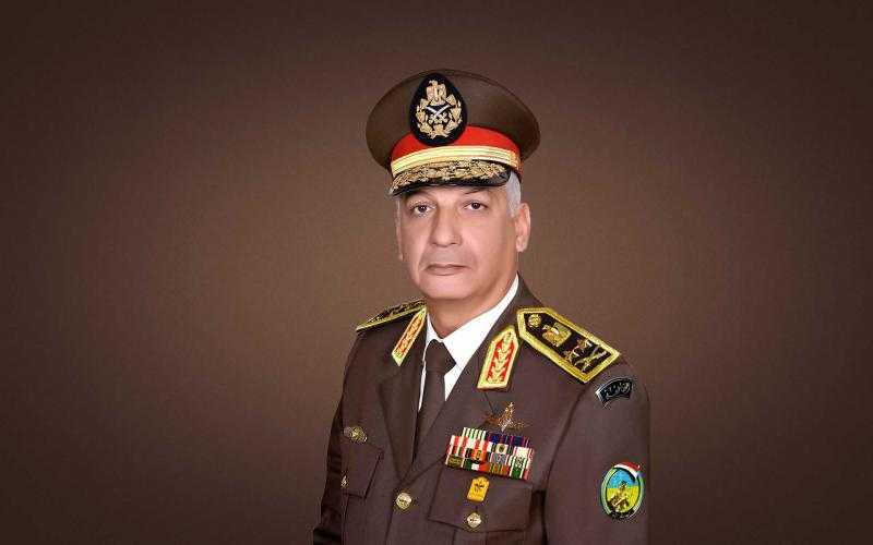 الفريق أول محمد زكي وزير الدفاع والإنتاج الحربي يلتقي عددًا من مقاتلي المنطقة المركزية العسكرية