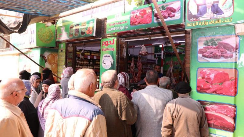 منافذ وزارة الزراعة تستقبل المواطنين لشراء احتياجاتهم من السلع والمنتجات الغذائية بأسعار مخفضة | صور