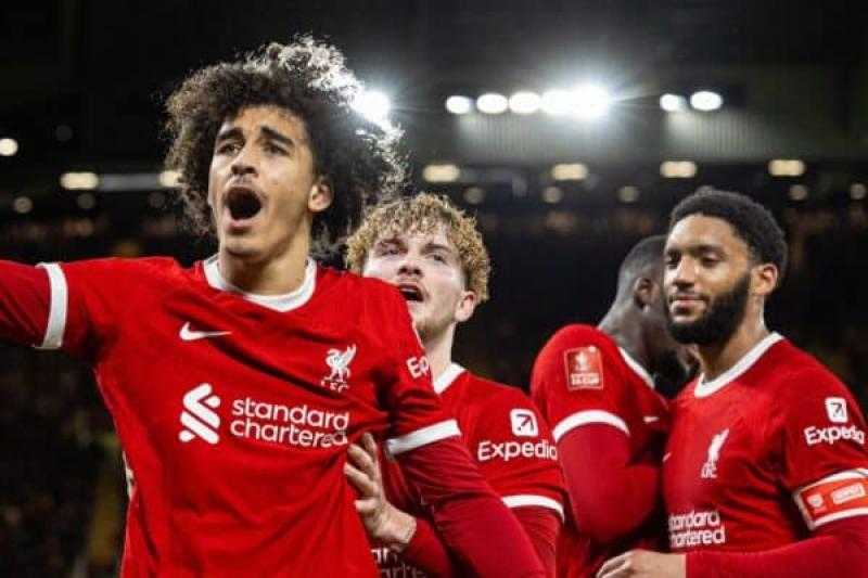 مدرب ليفربول يشبه لاعبيه الشباب بنجم الدارتس لوك ليتلر