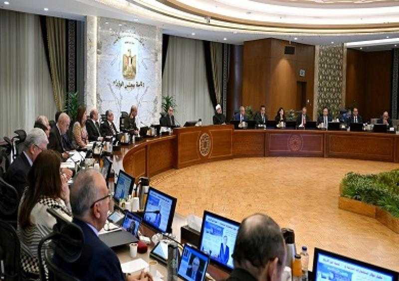 رئيس الوزراء يستعرض توجيهات الرئيس للحكومة لدعم ذوي الهمم