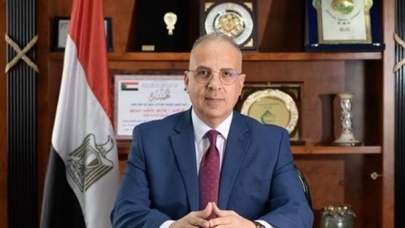 وزير الري يستعرض الموقف المائي والتطهيرات وأعمال الصيانة بـ5 محافظات