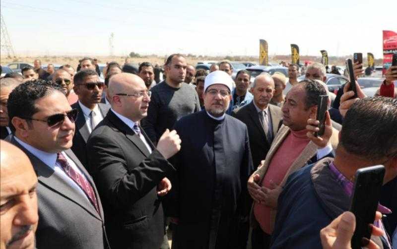 محافظ بني سويف ووزير الأوقاف يفتتحان التشغيل التجريبي لسوق السيارات على مساحة 2 فدان ببياض العرب شرق النيل|صو