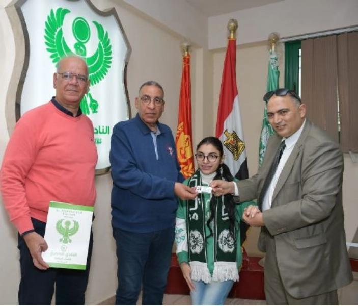 المصري يمنح العضوية العاملة لـ”لميس إسلام” إحدى مبدعات قادرون باختلاف.. صور