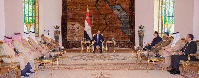 الرئيس السيسي والفريق الركن ناصر بن حمد يؤكدان ضرورة احتواء التوتر بالمنطقة والدفع بعدم توسع نطاق الصراع