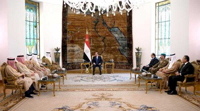الفريق الركن ناصر بن حمد يشيد بجهود مصر في الإسقاط الجوي للمساعدات الإنسانية في قطاع غزة