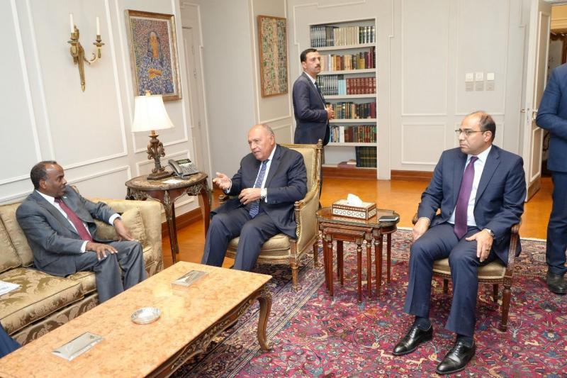 وزير الخارجية يشدد على دعم مصر كافة مساعي الصومال لتحقيق الأمن والاستقرار والحفاظ على وحدة وسلامة أراضيه