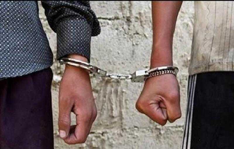 ضبط 3 أشخاص للتعدي على عامل وآخر والاستيلاء منهما على توك توك ومتعلقاتهما الشخصية بالجيزة