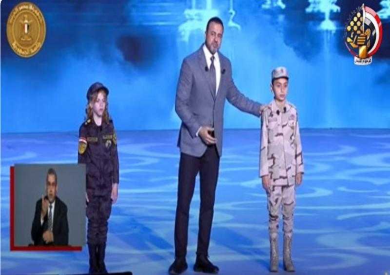 مصطفى حسني: الشهداء دفعوا الثمن لتكون مصر قوية وآمنة