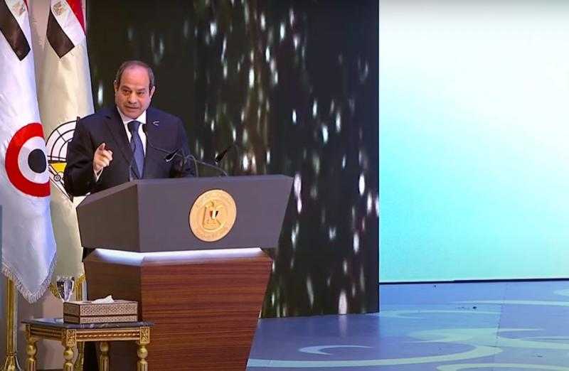 المتحدث الرئاسي ينشر صور حضور الرئيس السيسي لندوة القوات المسلحة