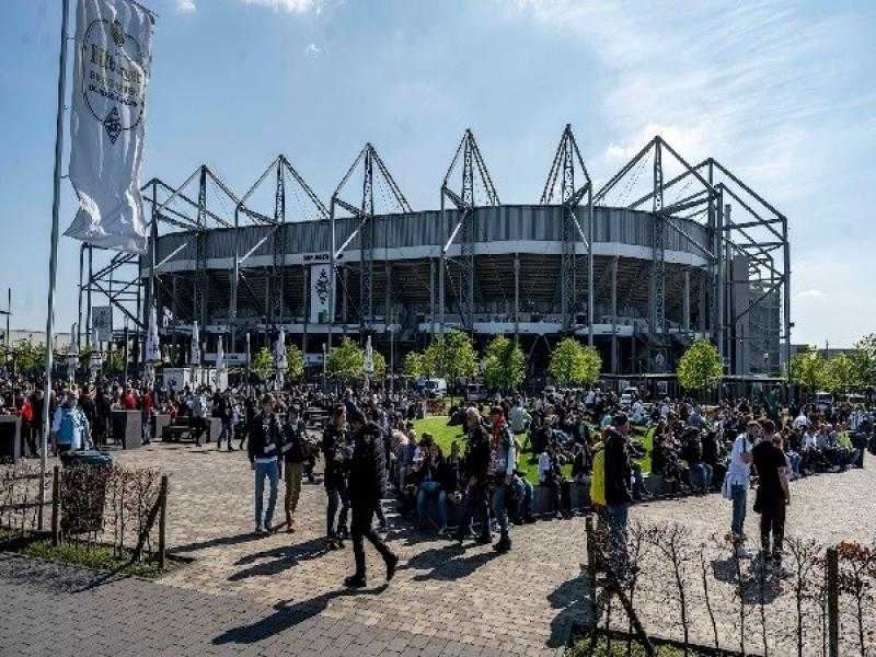القبض على 200 مشجع لتورطهم في أعمال شغب قبل مباراة جلادباخ مع كولن بالبوندسليجا