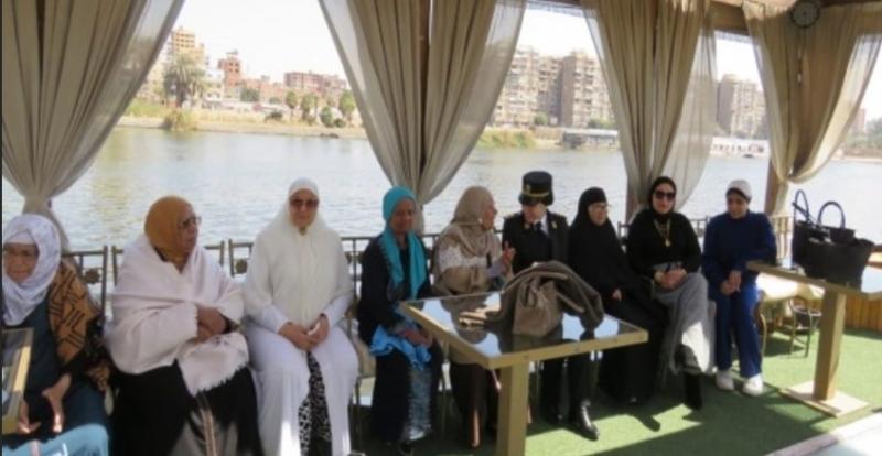 احتفالًا باليوم العالمي للمرأة.. الداخلية تشارك السيدات المسنات والمعيلات الاحتفال | صور