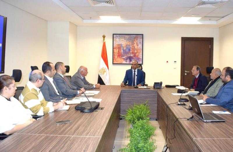 وزير الإسكان يتابع التكليفات الصادرة عن اجتماع رئيس مجلس الوزراء بشأن التصنيع المحلي للطلمبات