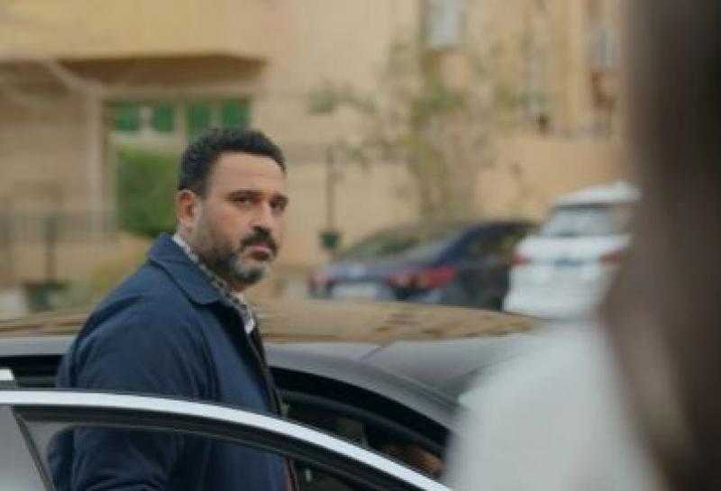 أكرم حسني أب ومربية في الحلقة الرابعة من مسلسل بابا جه