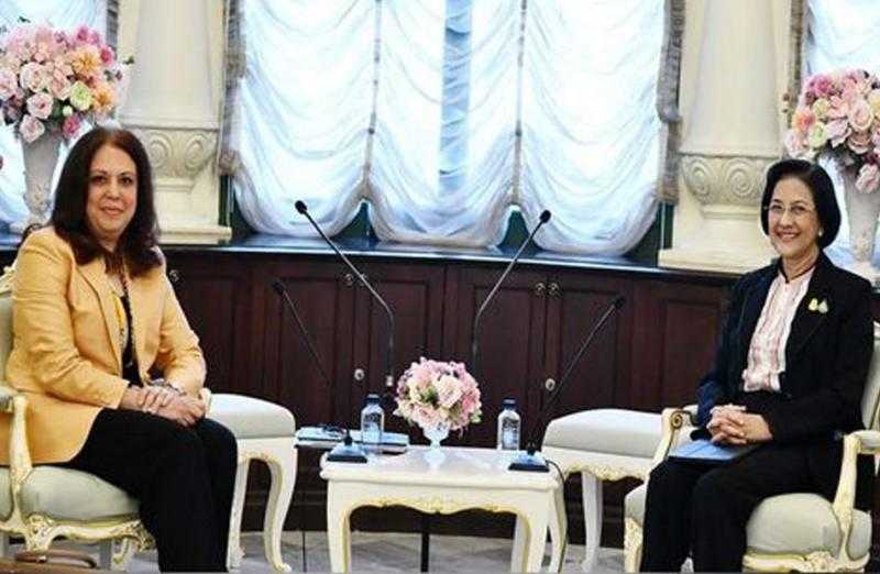 سفيرة مصر ببانكوك تبحث مع مستشارة رئيس وزراء تايلاند فرص تعزيز العلاقات الاقتصادية والتجارية والاستثمارات