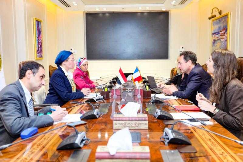 وزيرة البيئة تبحث مع السفير الفرنسي التعاون الثنائي في تمويل المناخ والتنوع البيولوجي