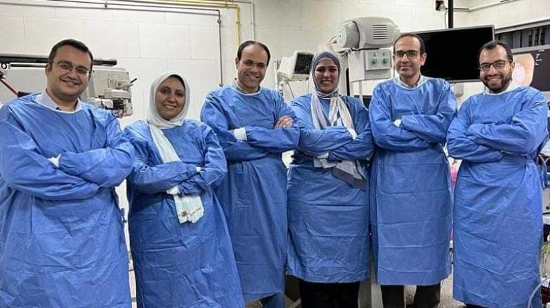 لأول مرة من طب قصر العينى بث مباشر لعملية نادرة بالمنظار لـ 7 دول بالعالم