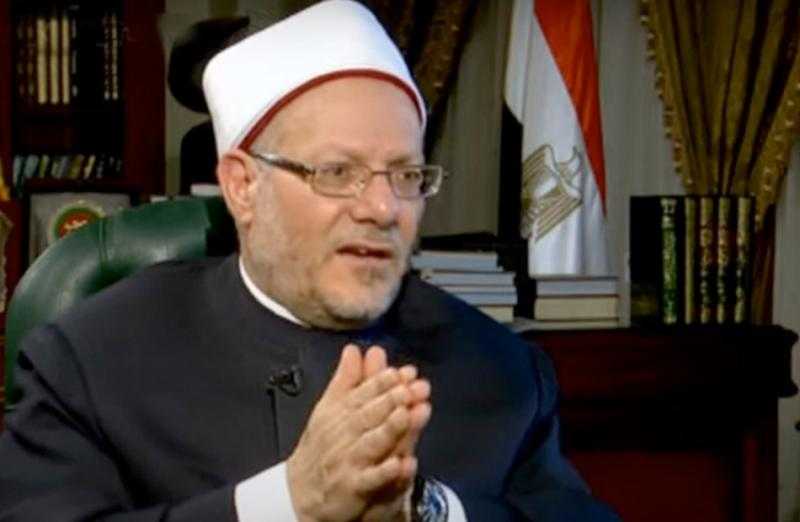حكم تقبيل الزوجة أثناء الصيام.. مفتي الجمهورية يجيب