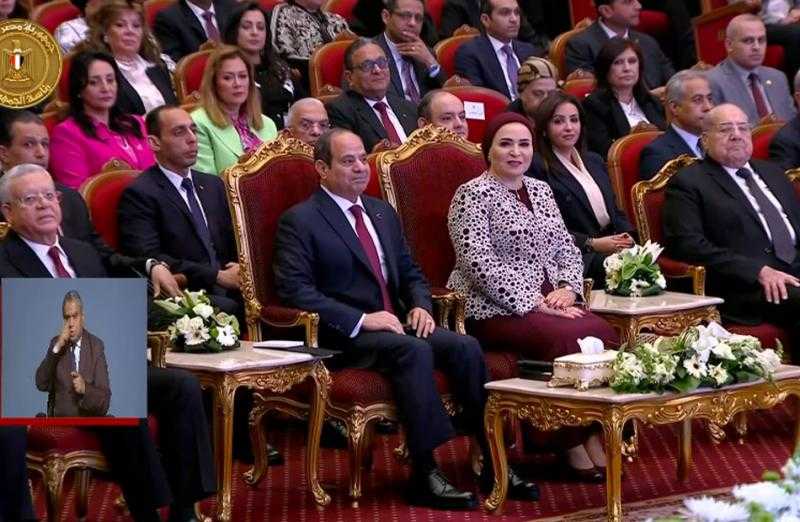 الرئيس السيسي يكلف الحكومة بتخصيص 10 مليارات جنيه لصندوقي تنمية الأسرة وكبار السن