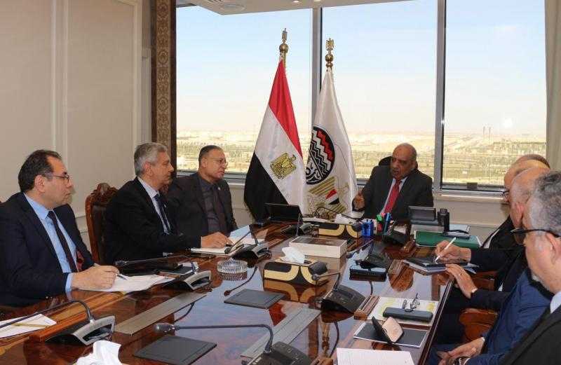 وزير قطاع الأعمال يستعرض طرح الفرص الاستثمارية وتعزيز الشراكة مع القطاع الخاص