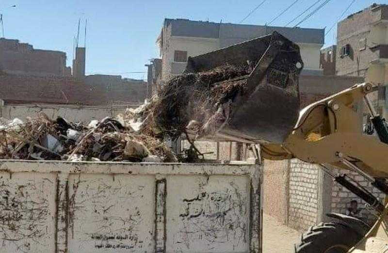 رفع 60 طن مخلفات وتراكمات قمامة بمدينة جهينة