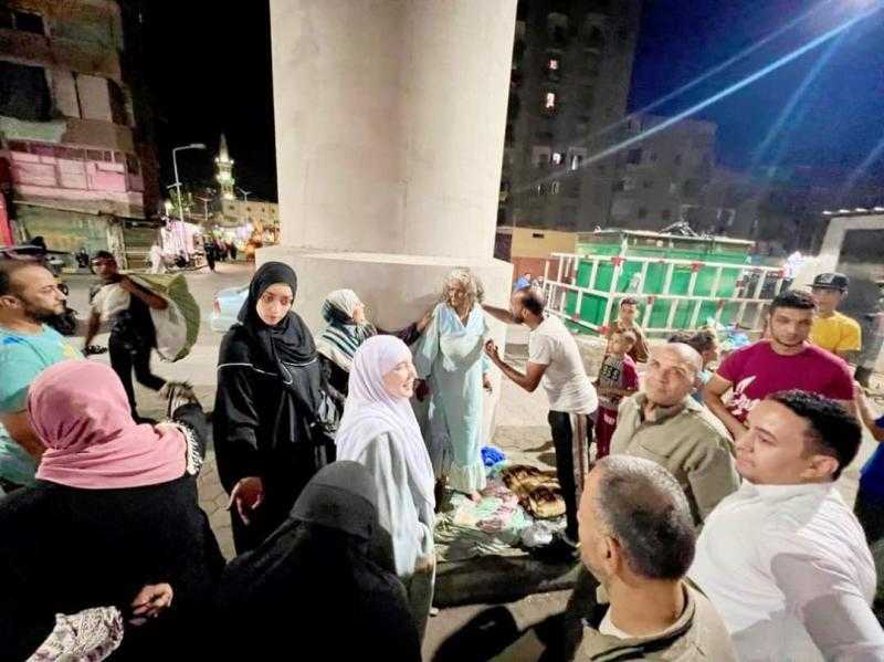 ”لايف” سمر نديم يجمع شمل عائلة مع والدتهم المُسنة