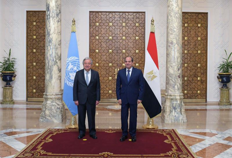 الرئيس السيسي يستعرض الجهود المكثفة للوصول إلى وقف فوري لإطلاق النار وتبادل المحتجزين بغزة