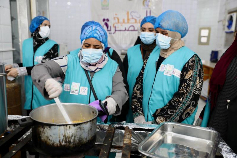 «مطبخ المصرية» في الدقهلية ينتج 300 وجبة إلى قرى «حياة كريمة»